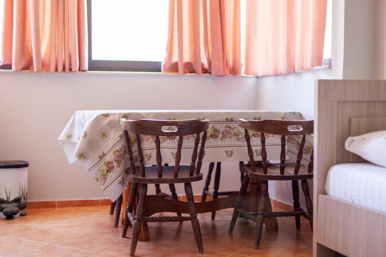 Toni Retzo Rooms ฮีมาเรอ ภายนอก รูปภาพ
